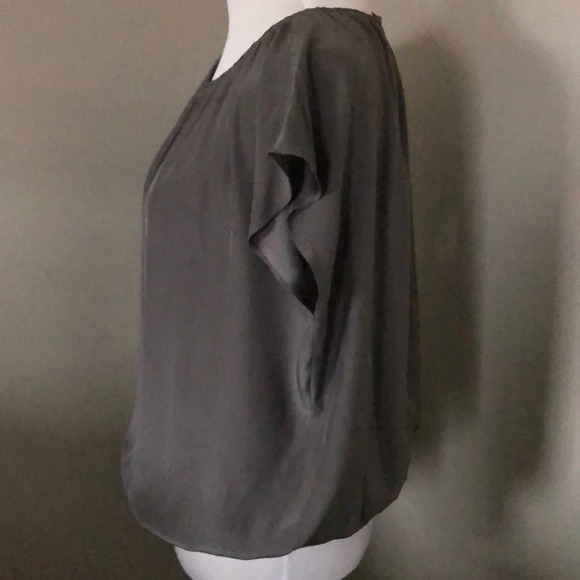 Gorgeous silk Alex & Trixie Open Back Blouse💕 - Picture 3 of 7